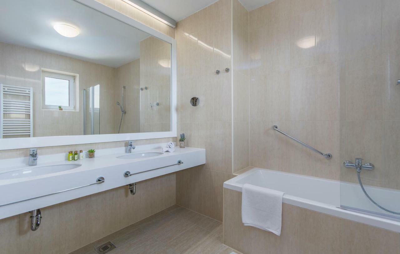 Villa Sterpazzi - Near Porec With Sea View, Private Jacuzzi, Sauna And Pool Višnjan Exterior foto