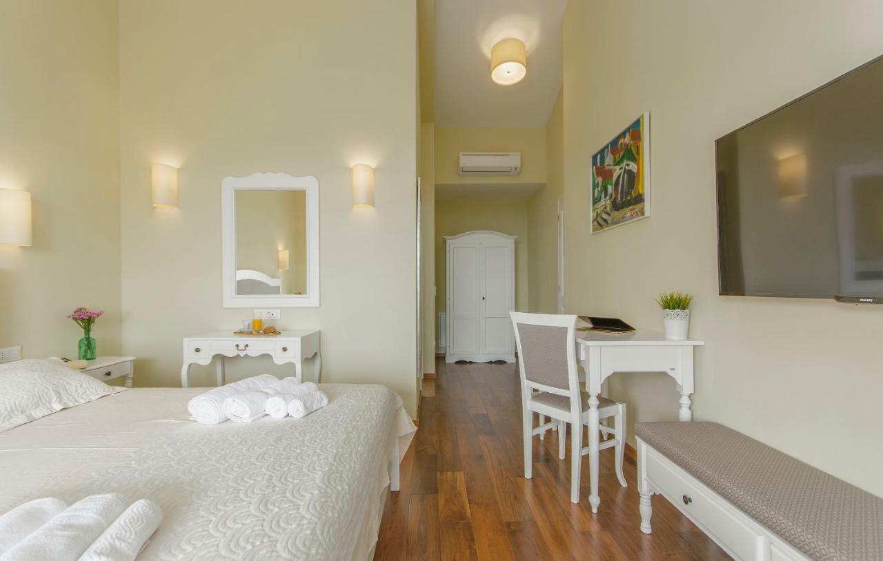 Villa Sterpazzi - Near Porec With Sea View, Private Jacuzzi, Sauna And Pool Višnjan Exterior foto